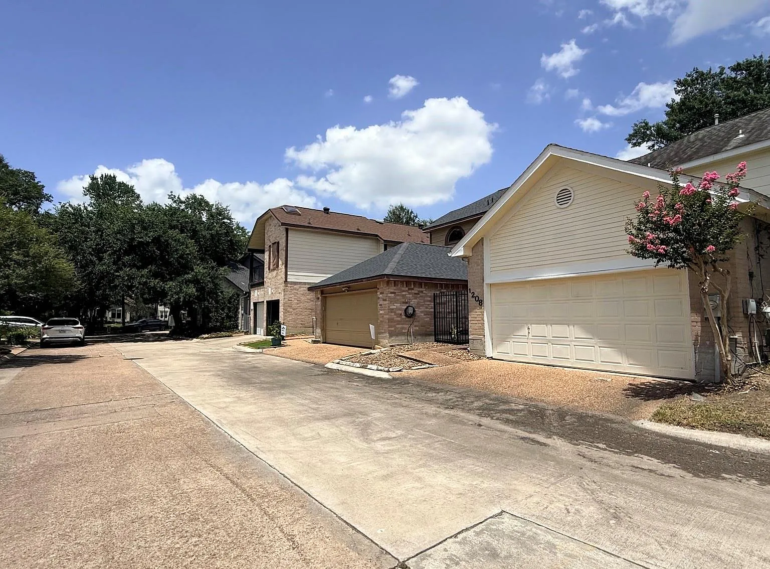 2 bed, 2.5 bath, 1532 sqft, $2,150 — Photo 2