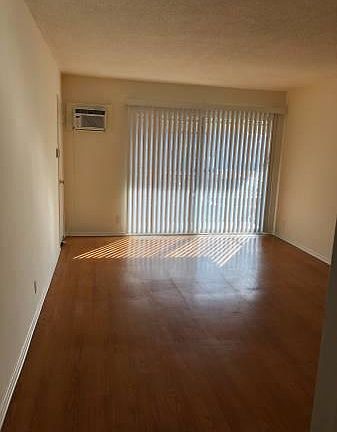 3rd image of 724 N Sweetzer Ave