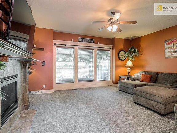 GREAT SPACE FOR ALL IN LARGE FAMILY ROOM, PERFECT FOR MOVIE NIGHT!