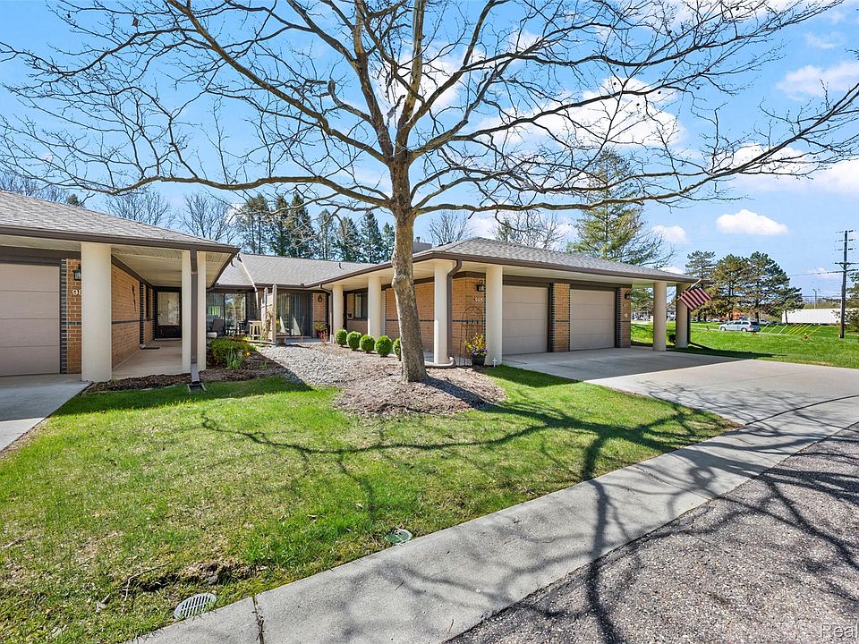 1st image of 985 Wexford Way #34