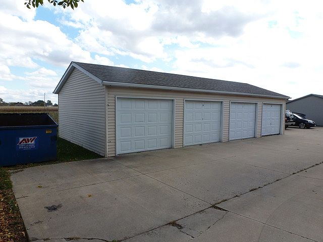 2nd image of 1040 Beauchamp Ave