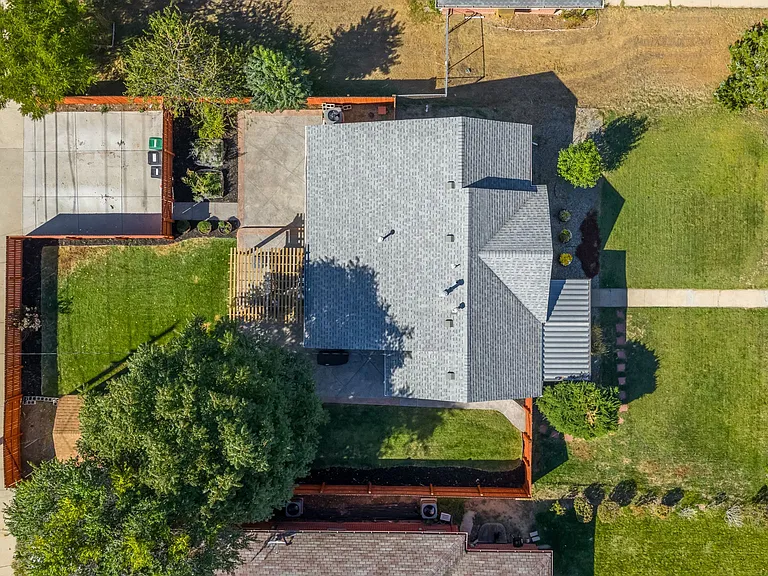 3613 N Harrison St — Photo 26
