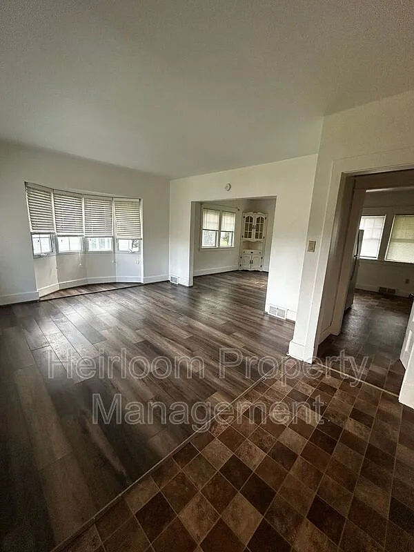 3 bed, 1.0 bath, 1058 sqft, $1,700 — Photo 3