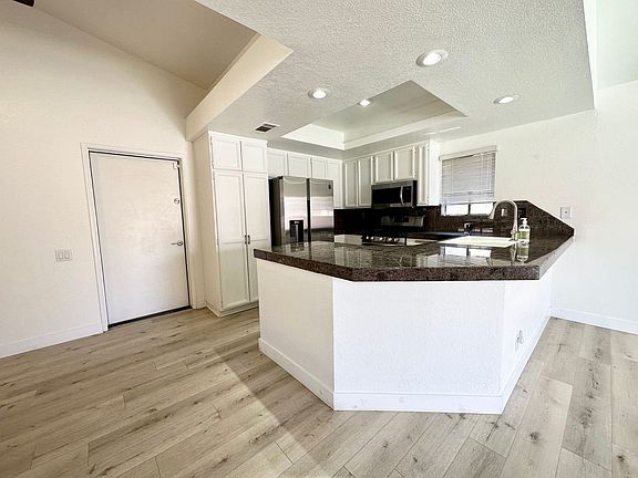 5th image of 75419 La Cresta Dr