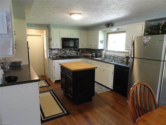 4th image of 215 James St SW
