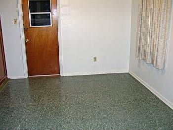 4th image of 210 Hill St