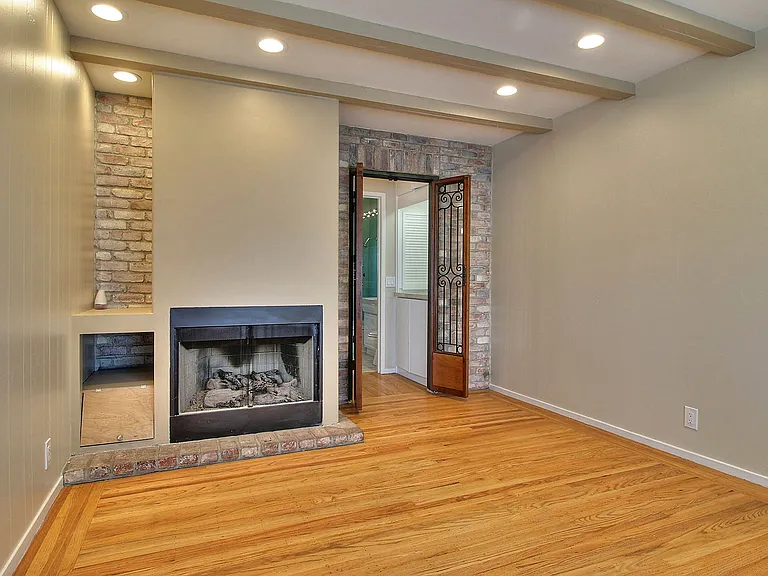 884 Park Dr — Photo 12