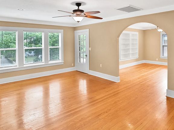5th image of 130 E Ridgewood Ct #A