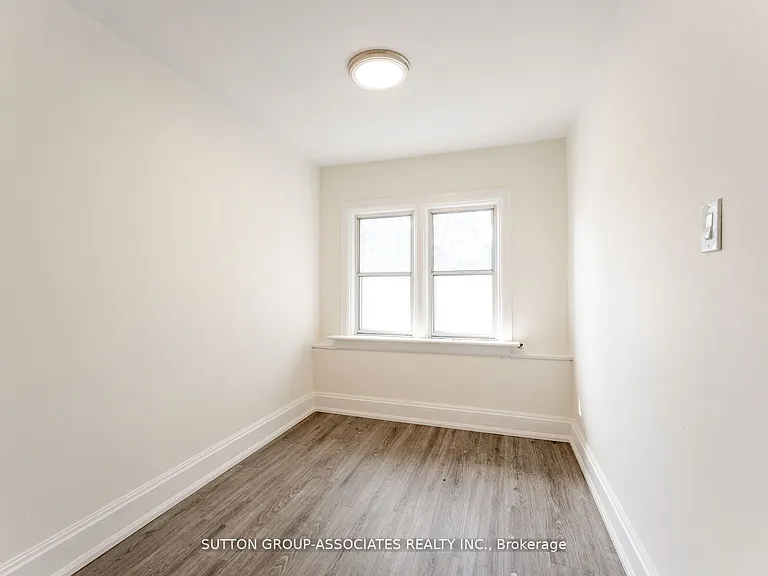 1610 Dundas St W #2 — Photo 9