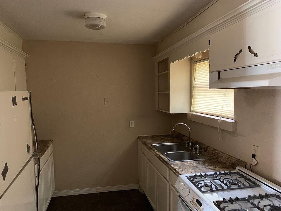 2nd image of 206 E Oak St APT 6