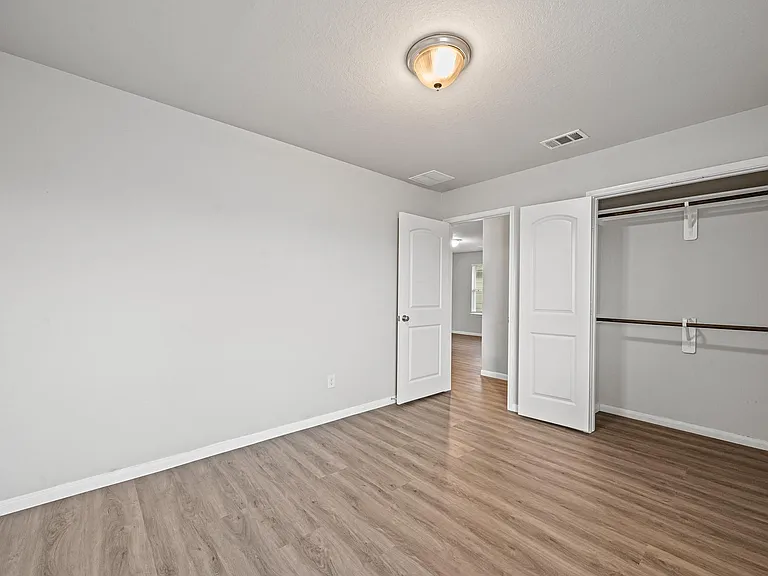 13826 Andover Park Dr — Photo 27
