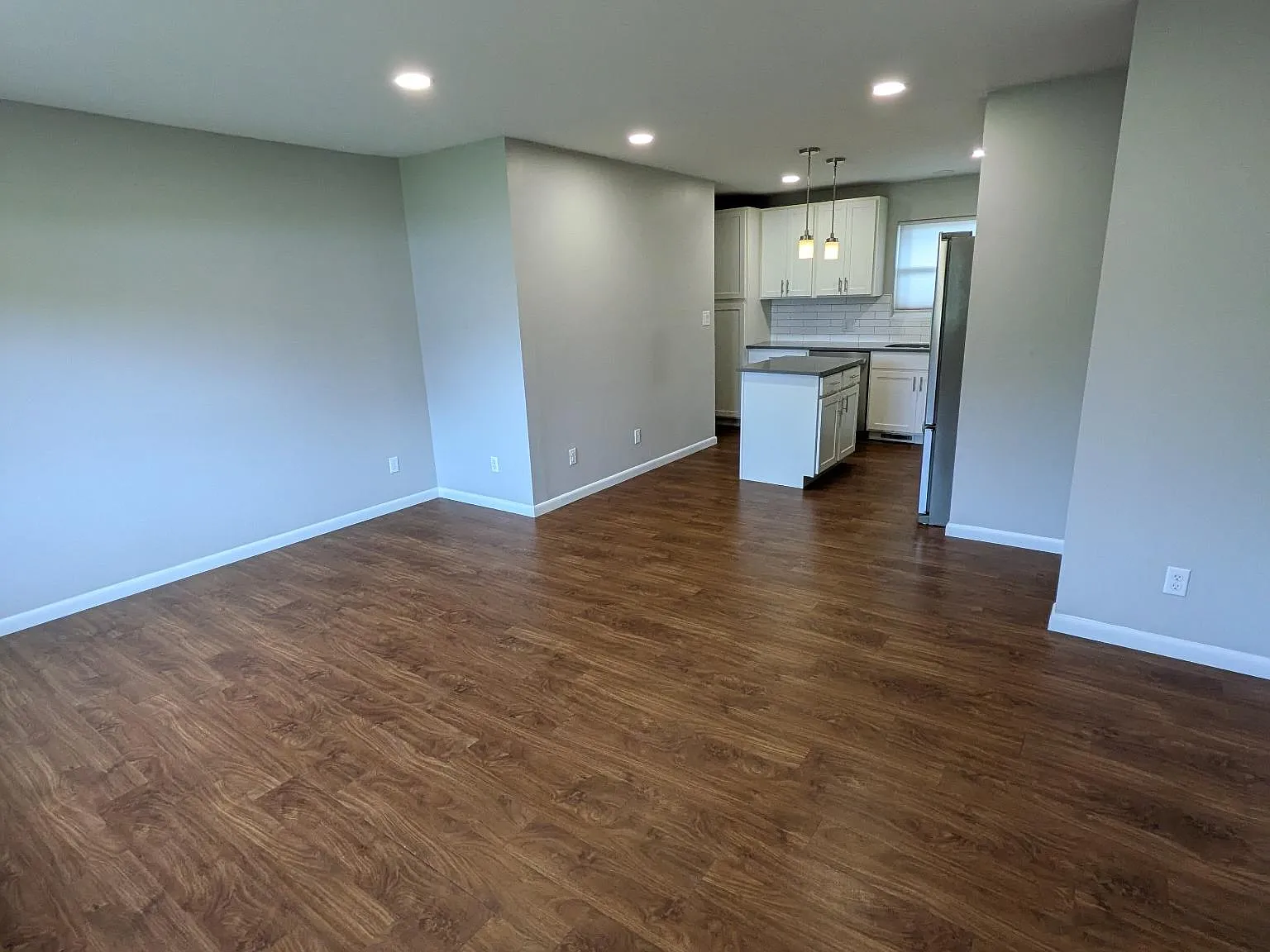 2 bed, 1000 sqft, $1,200 — Photo 3