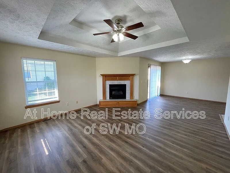 Building Photo - 4351 S Farm Road 125