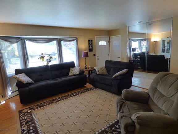 4th image of 904 Brookside Dr