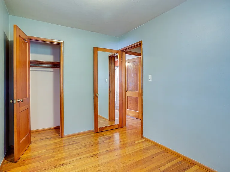 1714 W Clark St — Photo 12