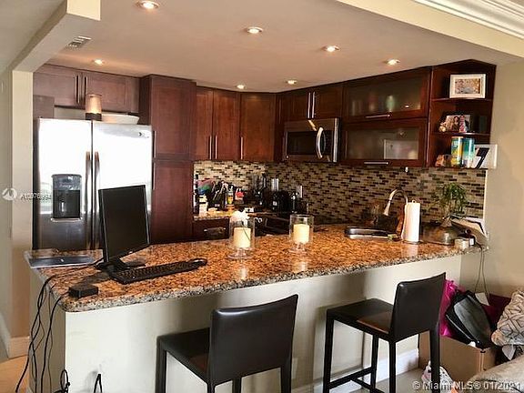 2nd image of 100 Bayview Dr APT 1230