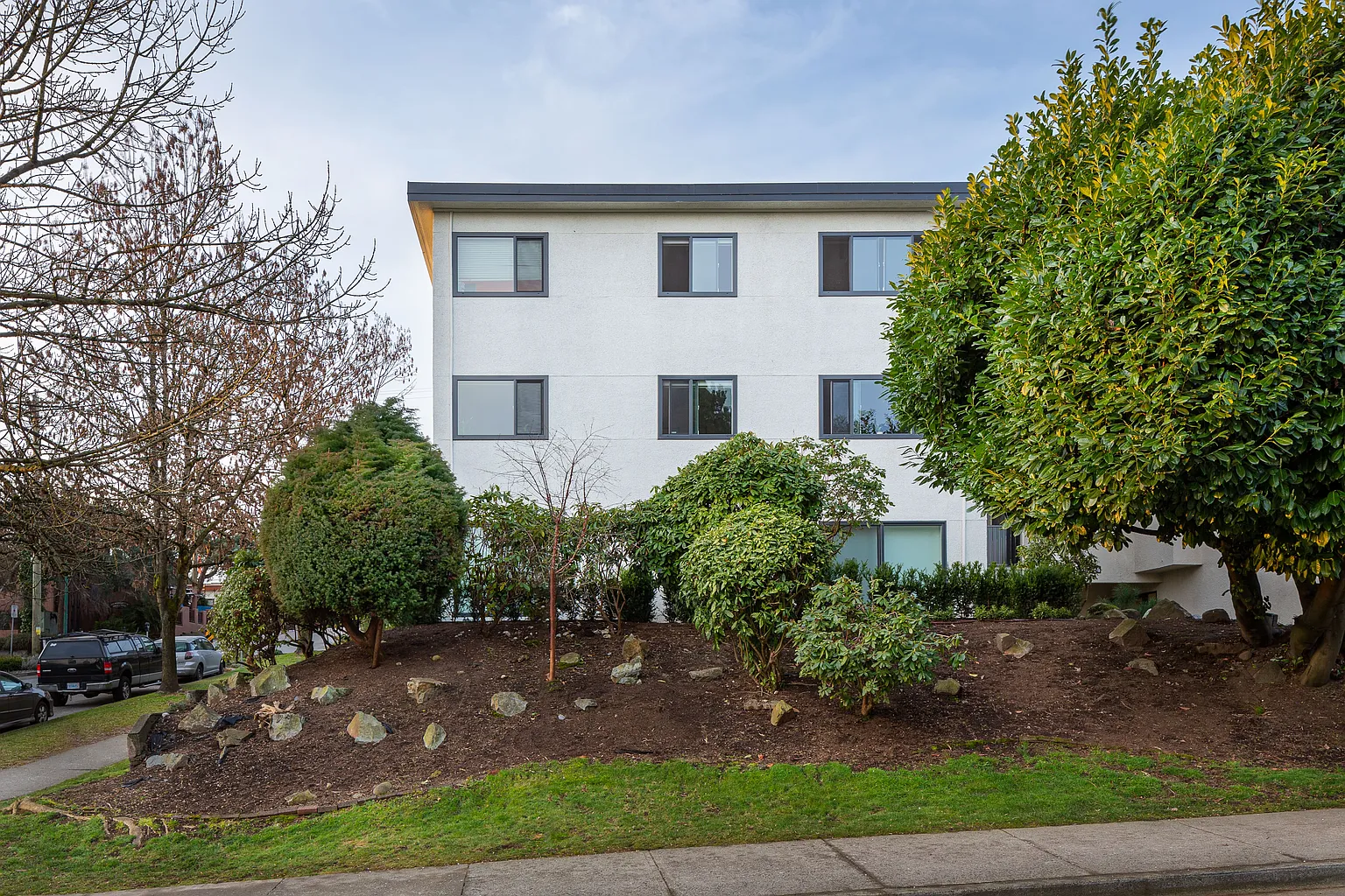 1925 Maple St #1-Bedroom photo 1
