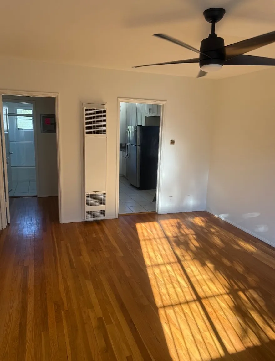 328 N Louise St — Photo 2