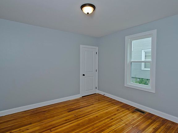4th image of 104-106 Moore St Floor 2