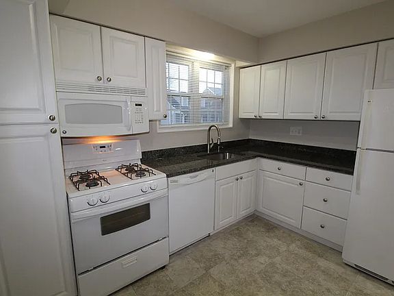 4th image of 826 20th St S APT 2