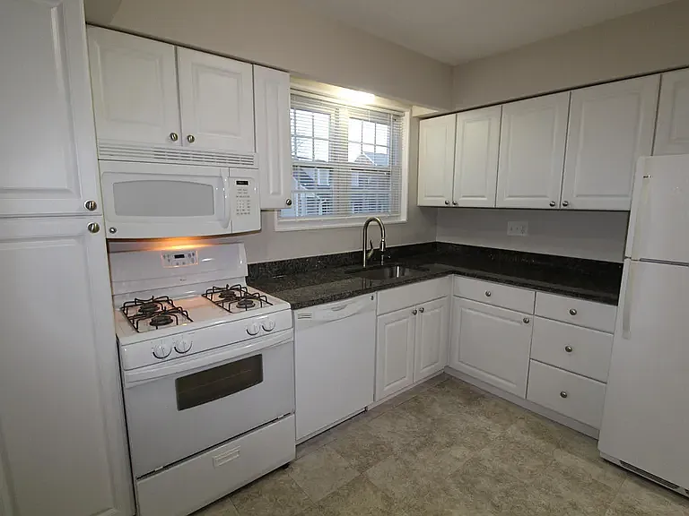 826 20th St S #2 — Photo 4