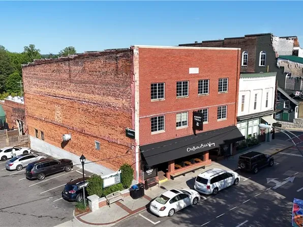 308 N Main St, Mount Airy, NC 27030