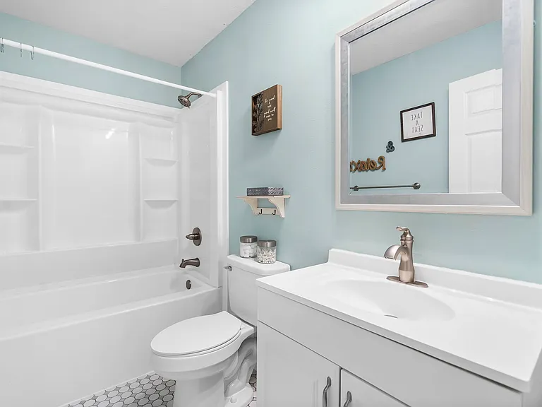 305 Lake Dr — Photo 19