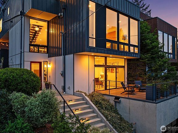 2nd image of 431 26th Avenue E