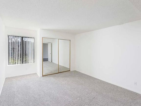 3rd image of 4330 Vineland Ave #D