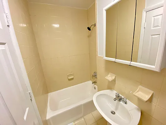 Rented by REAL New York | media 9