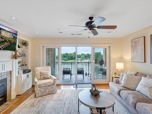 2nd image of 100 Bridgewater Pointe Pl Unit 404