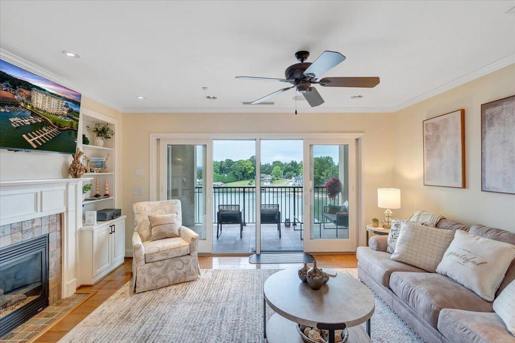100 Bridgewater Pointe Pl Unit 404, Moneta, VA - View 2