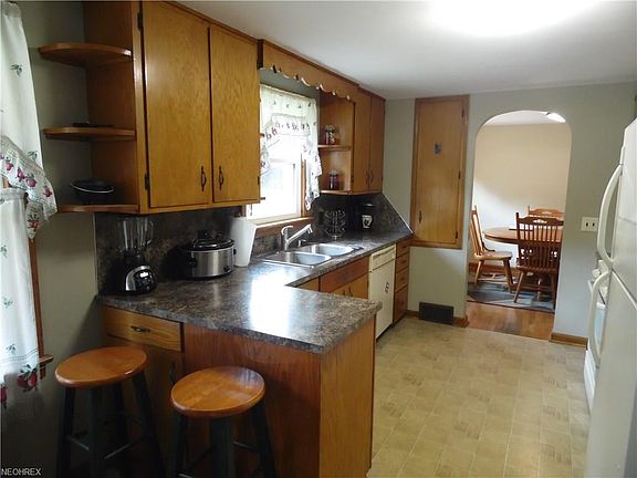 3rd image of 271 N Church St