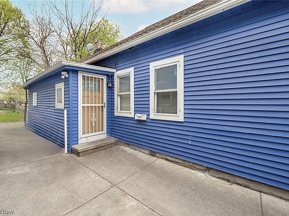 2nd image of 3209 Trowbridge Ave