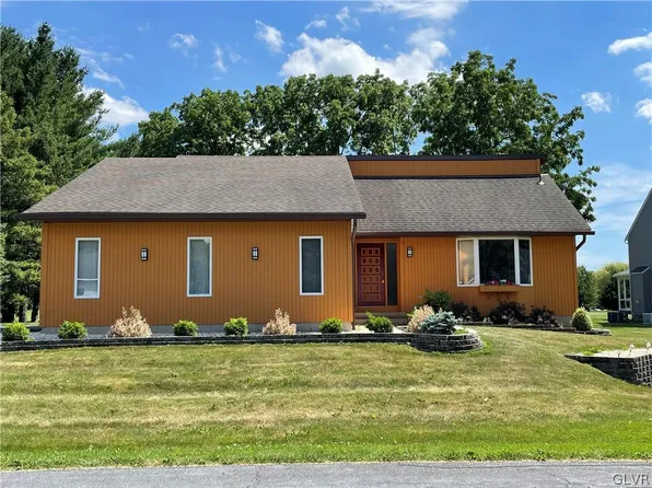 4545 Graystone Dr, Nazareth, PA 18064