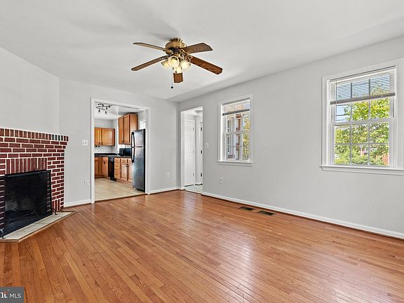 3rd image of 734 N George Mason Dr