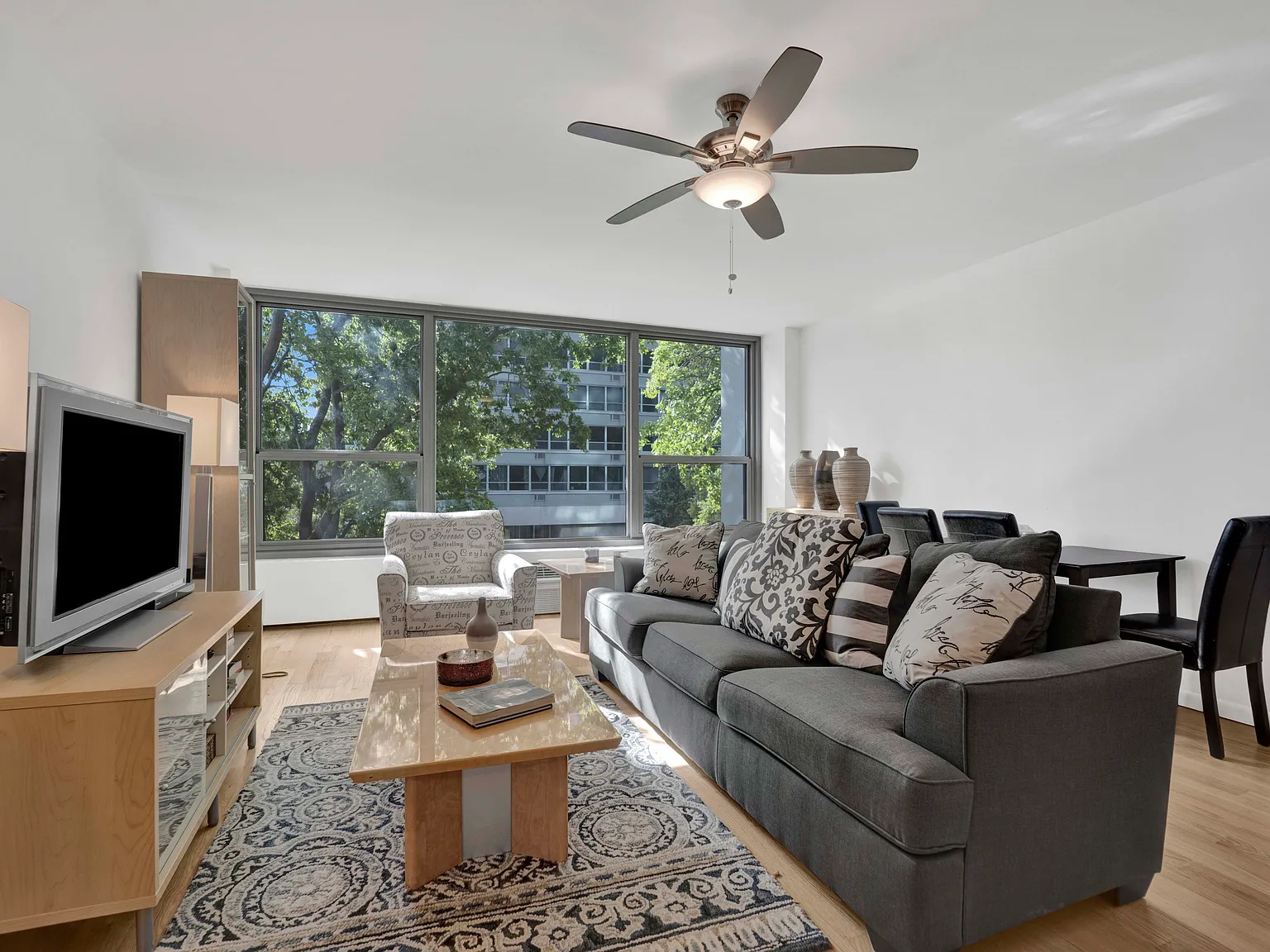2 bed, 1200 sqft, $3,500 — Photo 2