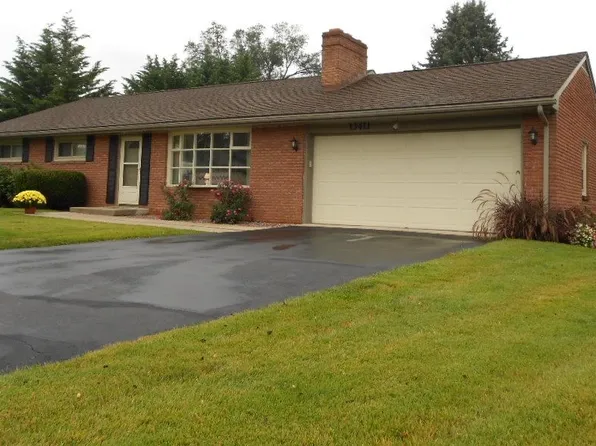 13411 Cherry Tree Cir, Hagerstown, MD 21742