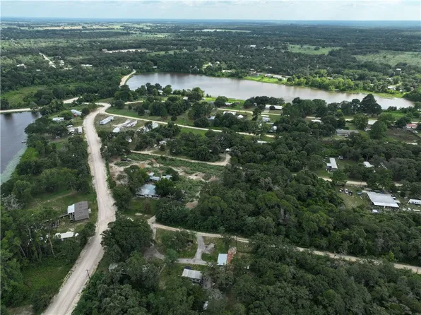 1280 Lakeview Dr, Caldwell, TX 77836