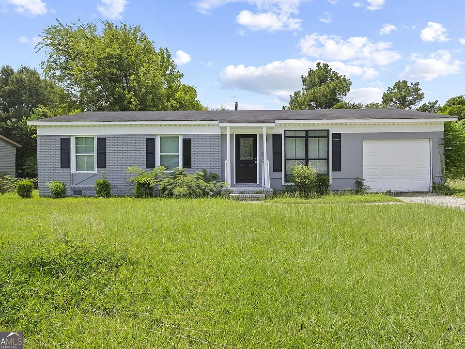 2830 Village Green Dr