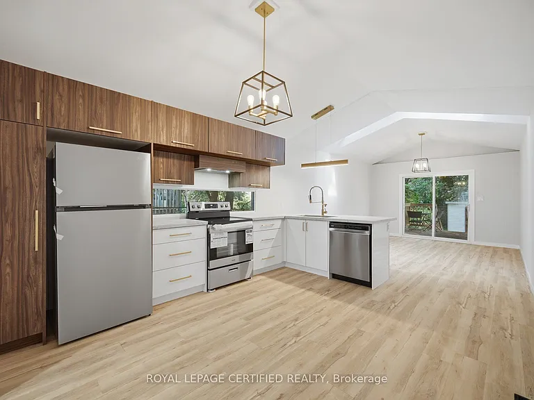 5759 Robinson St — Photo 16
