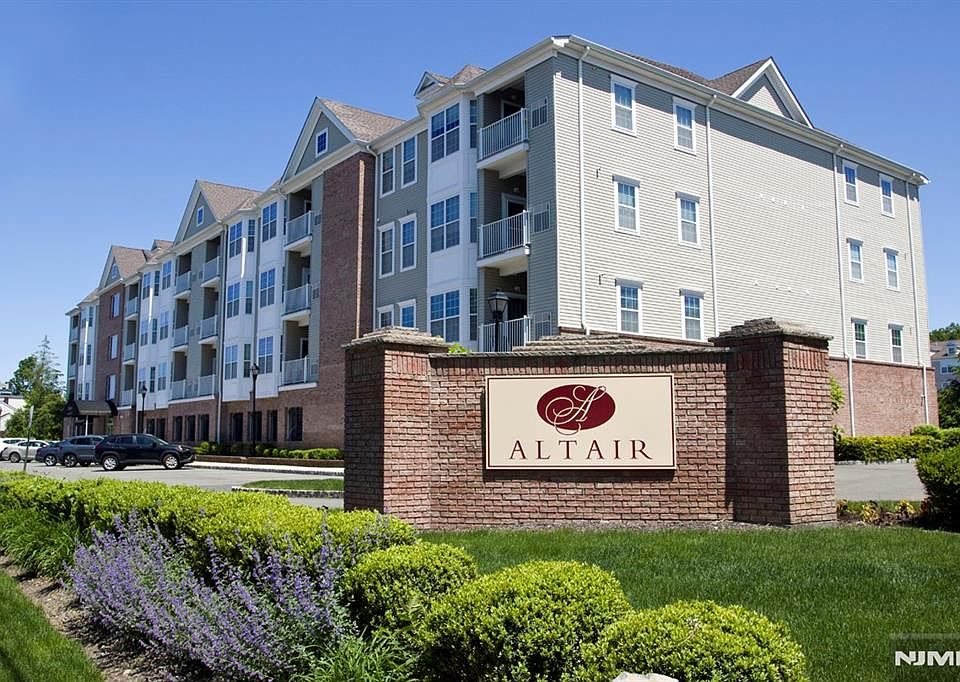1st image of 502 Bushes Ln