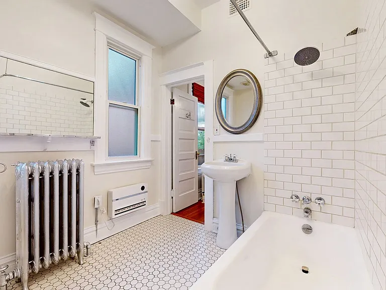 685 S Grant St — Photo 26