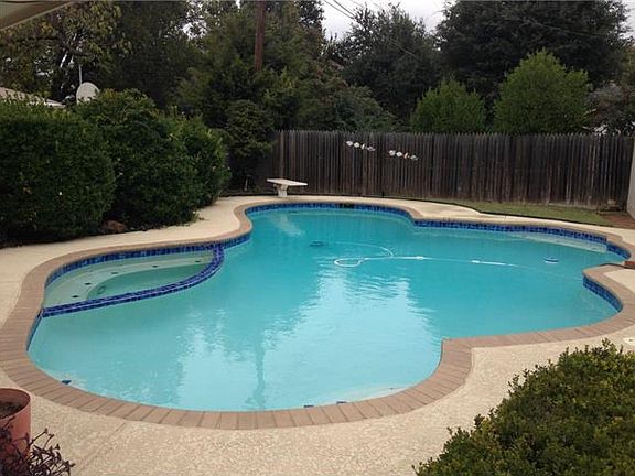 2nd image of 1501 Green Oaks Dr