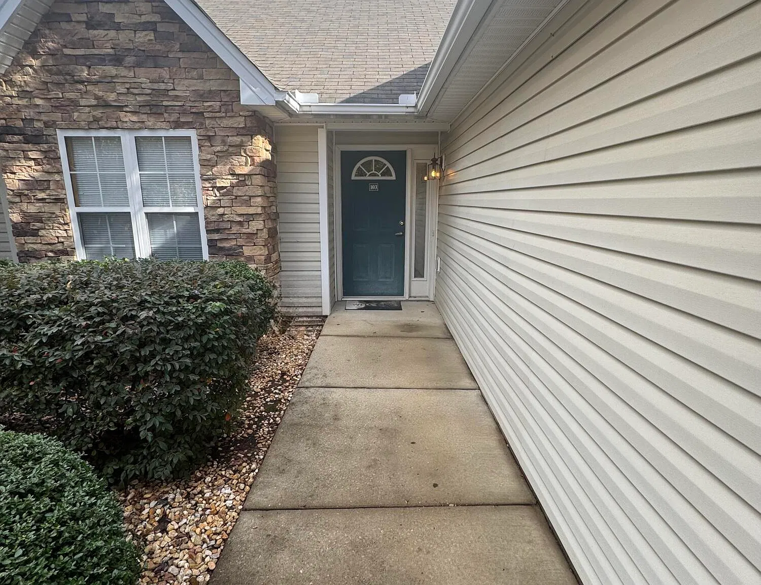2 bed, 2.0 bath, 1286 sqft, $1,700 — Photo 2
