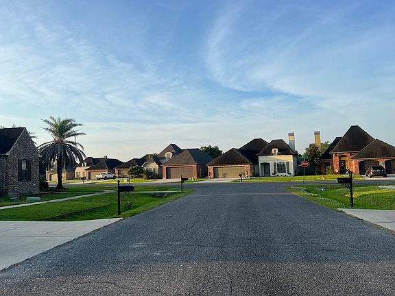 5th image of 101 Hacienda Ln