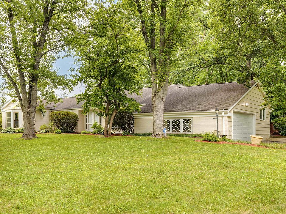 1st image of 21 Lancaster Ln