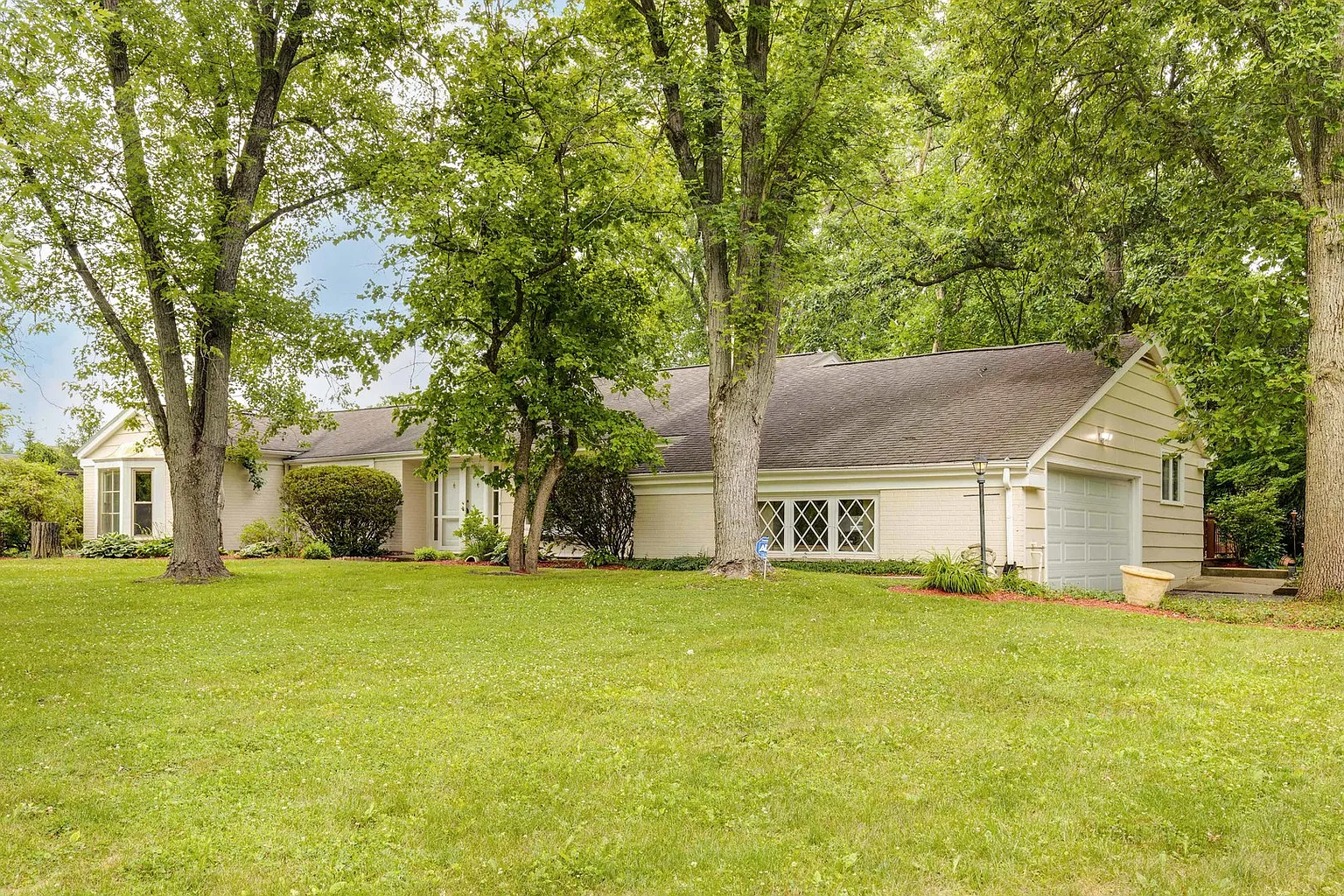 21 Lancaster Ln photo 1