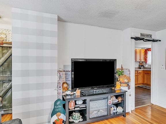 5th image of 101 Regal St