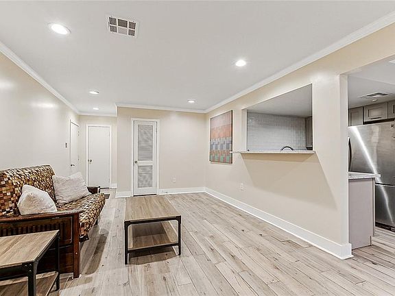3rd image of 3201 Saint Charles Ave APT 105